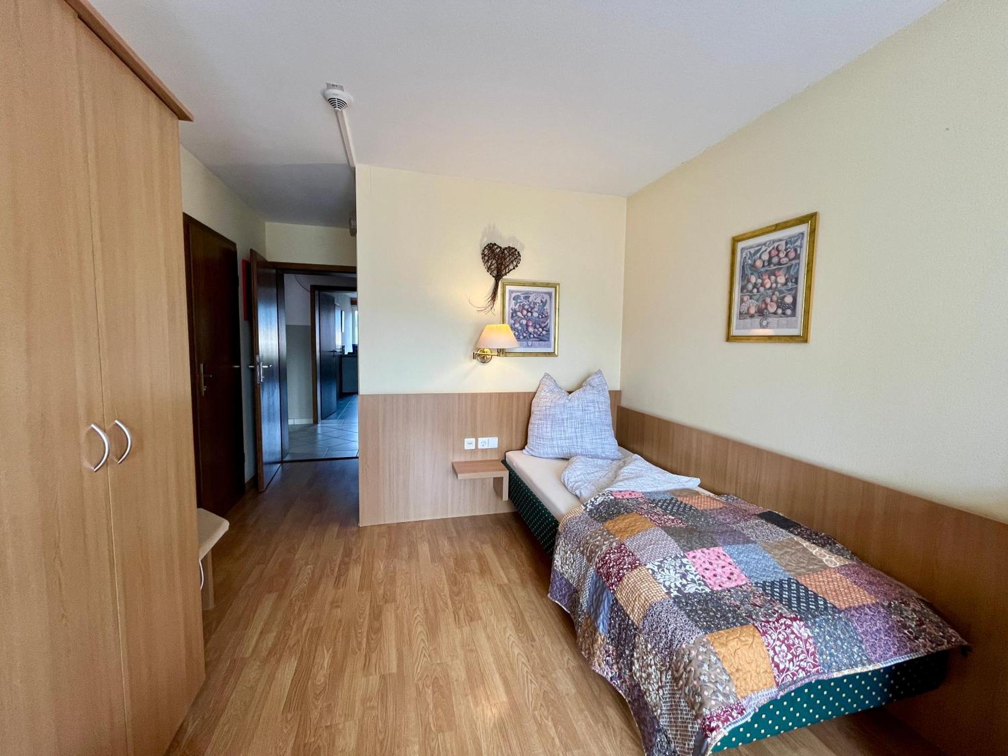 Goldener Hahn B&B Baiersbronn - Ferienwohnungen Mit Hotel Service Nahe Gartenschau Tal X Δωμάτιο φωτογραφία