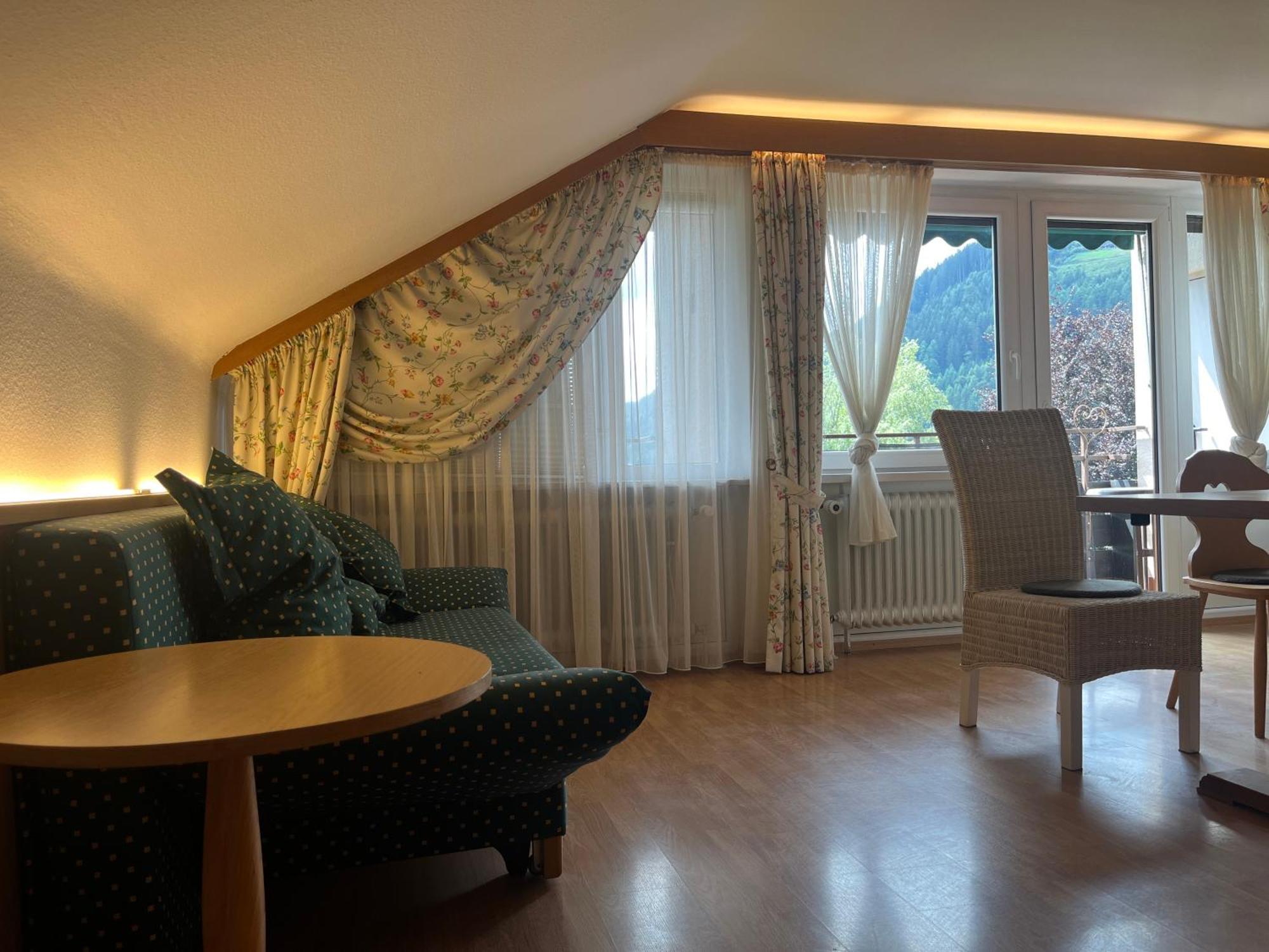 Goldener Hahn B&B Baiersbronn - Ferienwohnungen Mit Hotel Service Nahe Gartenschau Tal X Δωμάτιο φωτογραφία