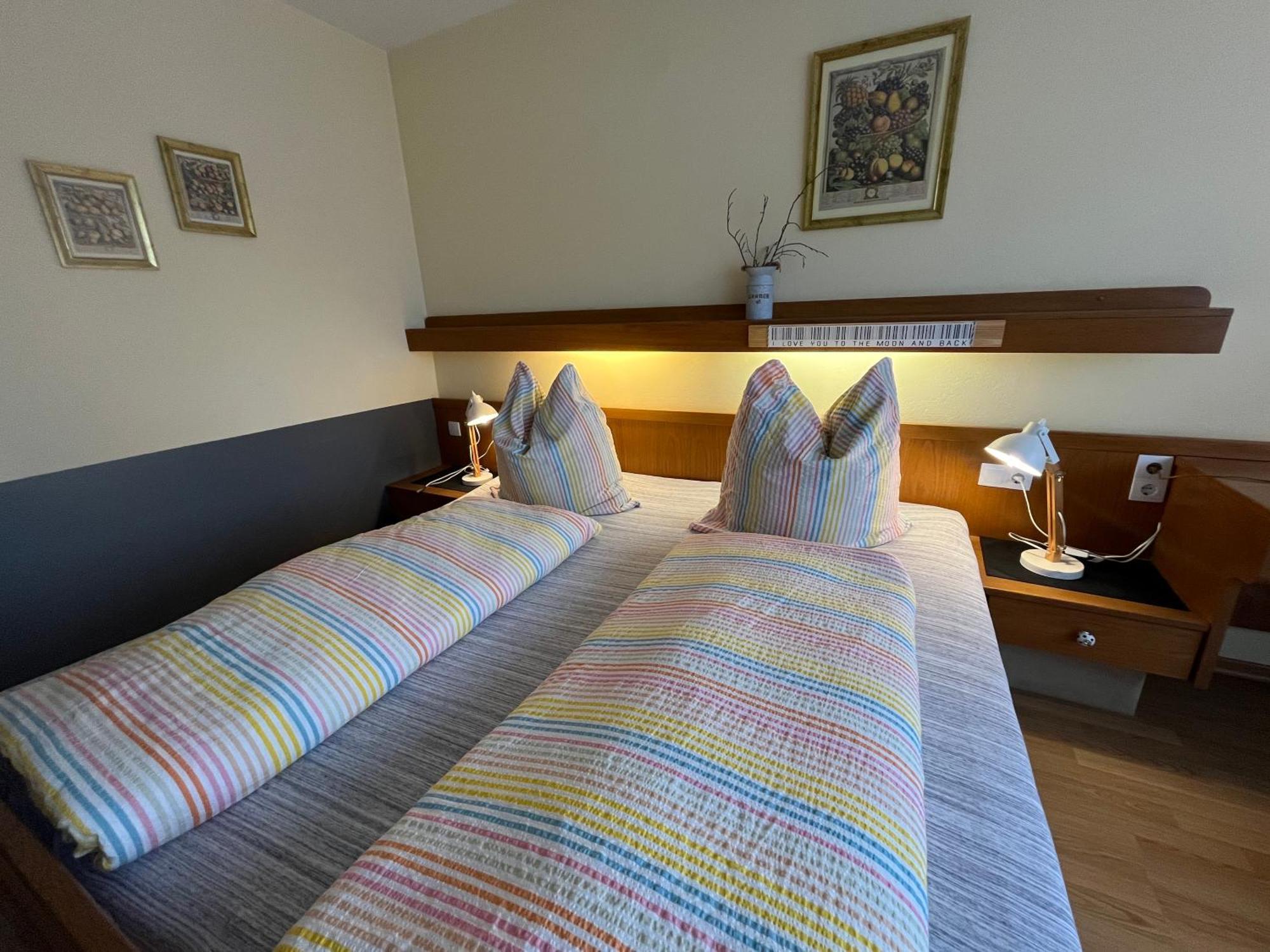 Goldener Hahn B&B Baiersbronn - Ferienwohnungen Mit Hotel Service Nahe Gartenschau Tal X Δωμάτιο φωτογραφία