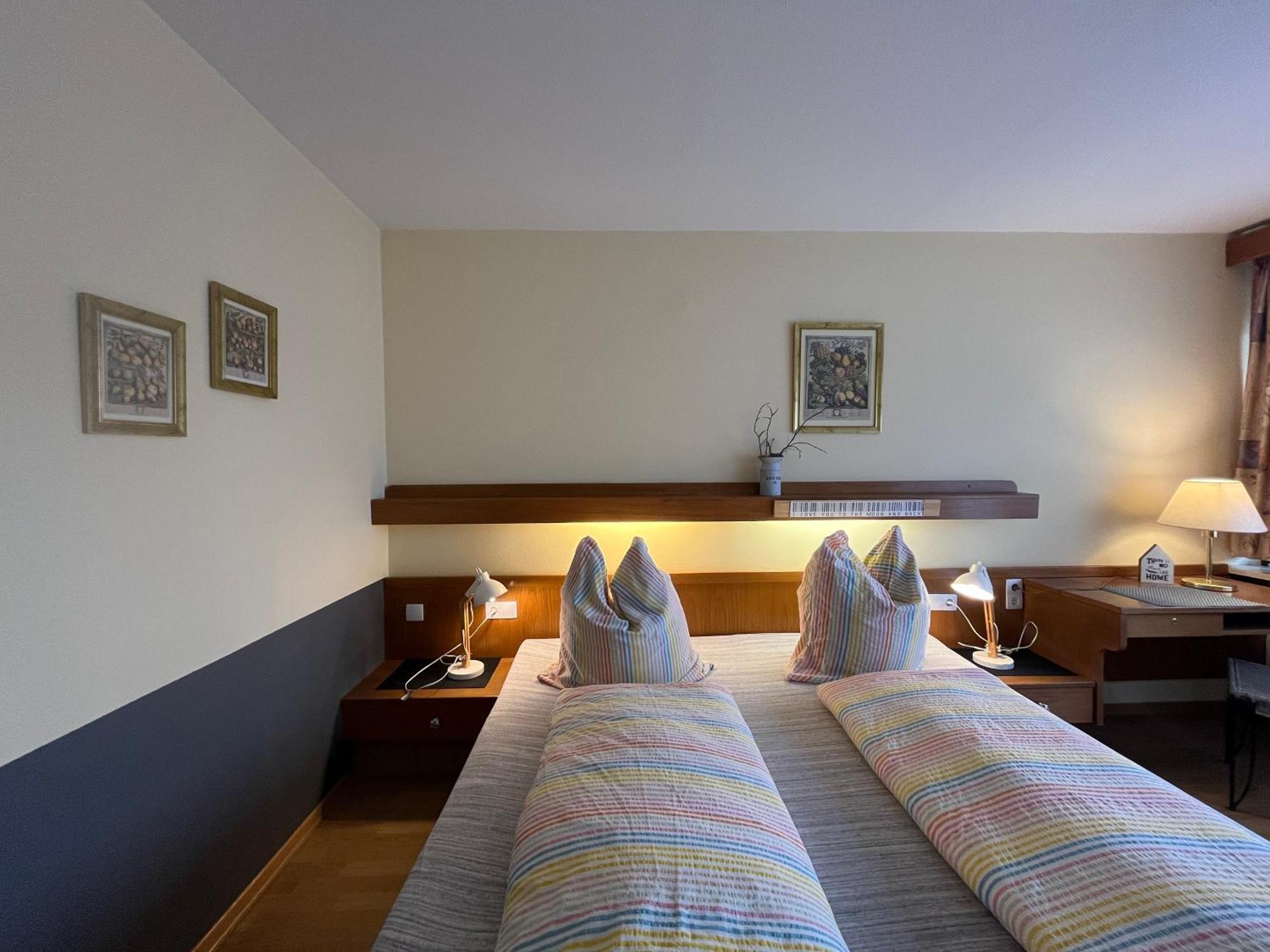 Goldener Hahn B&B Baiersbronn - Ferienwohnungen Mit Hotel Service Nahe Gartenschau Tal X Δωμάτιο φωτογραφία