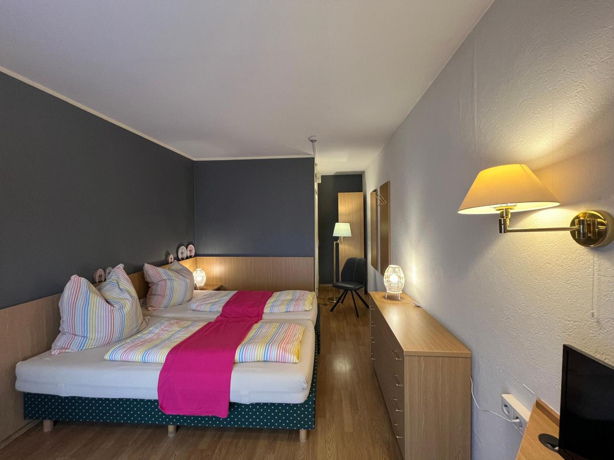 Goldener Hahn B&B Baiersbronn - Ferienwohnungen Mit Hotel Service Nahe Gartenschau Tal X Δωμάτιο φωτογραφία