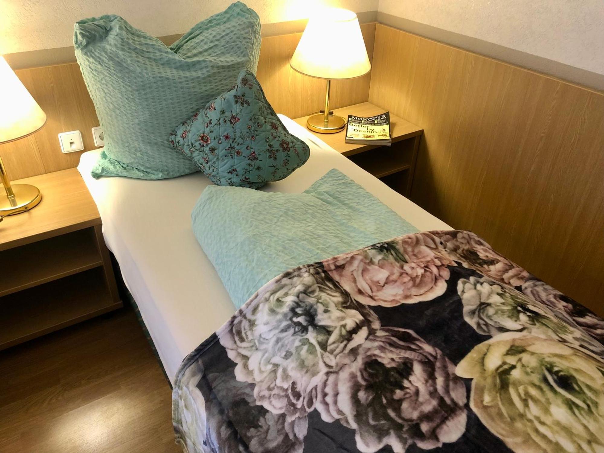 Goldener Hahn B&B Baiersbronn - Ferienwohnungen Mit Hotel Service Nahe Gartenschau Tal X Δωμάτιο φωτογραφία
